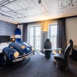 Hotell V8 At Motorworld, Köln